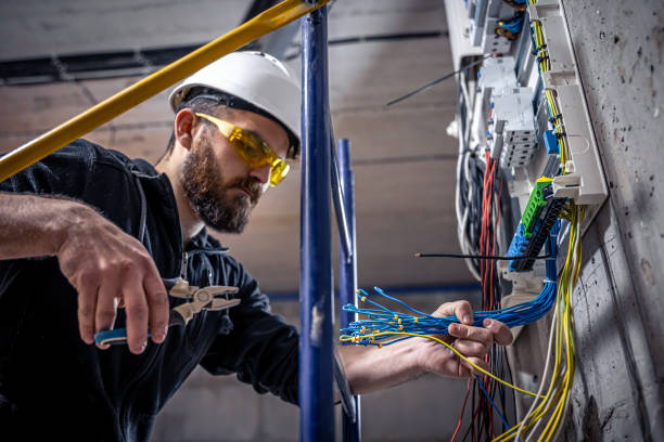 Best Licensed Electrician  in South Gate, CA